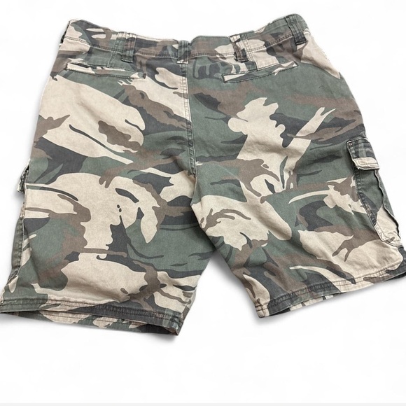 Wrangler Green and Tan Cargo Shorts With Pockets Cotton - Picture 3 of 5